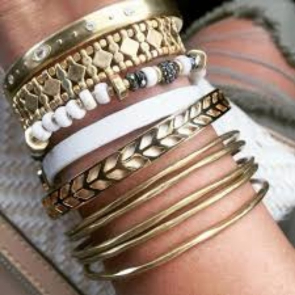 :: Stella & Dot⚜️GOLD Quinn Cuff Bracelet - Picture 4 of 5